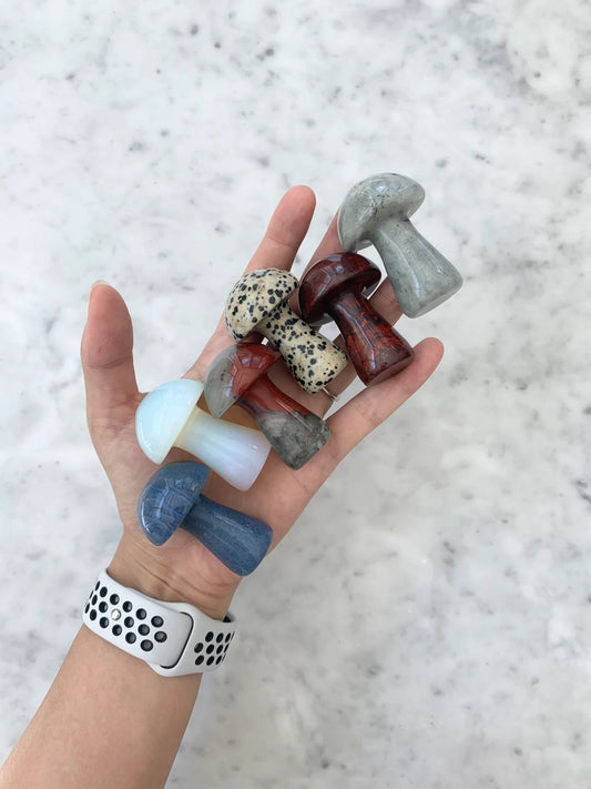 Crystal Mushroom Gemstones Crystal Carving Figurines, Natural Stone Hand Carved Mushroom Shaped